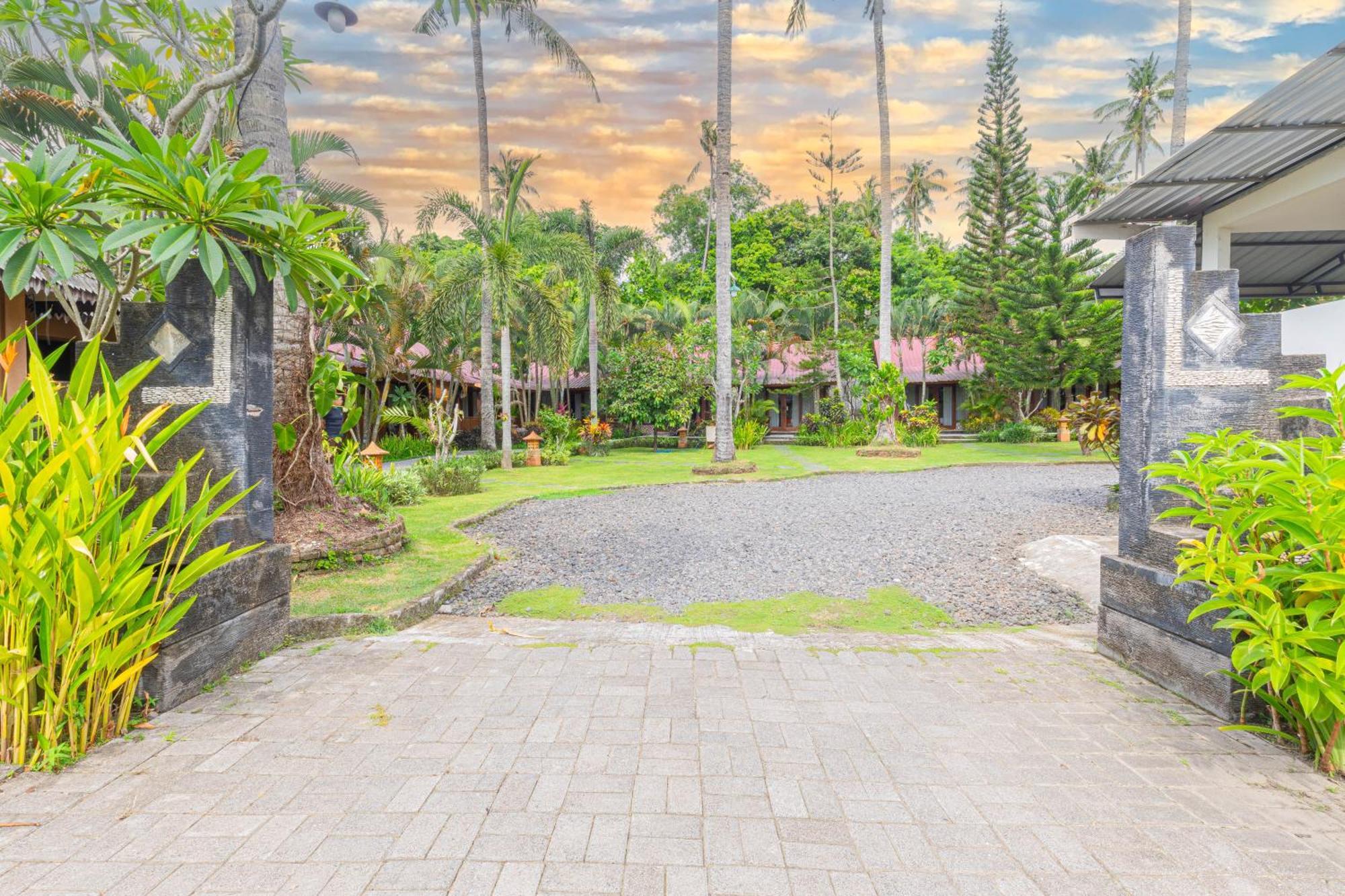 Green Asri Hotel Senggigi Exterior photo